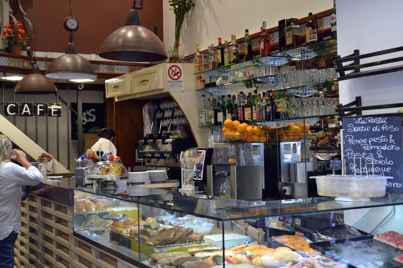 Le Stanze Di Dolly Bed and Breakfast Napoli Eksteriør billede