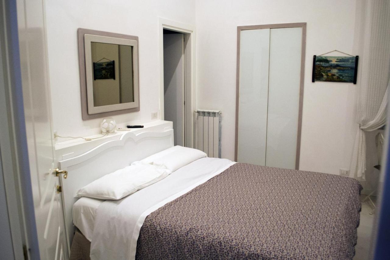 Le Stanze Di Dolly Bed and Breakfast Napoli Eksteriør billede